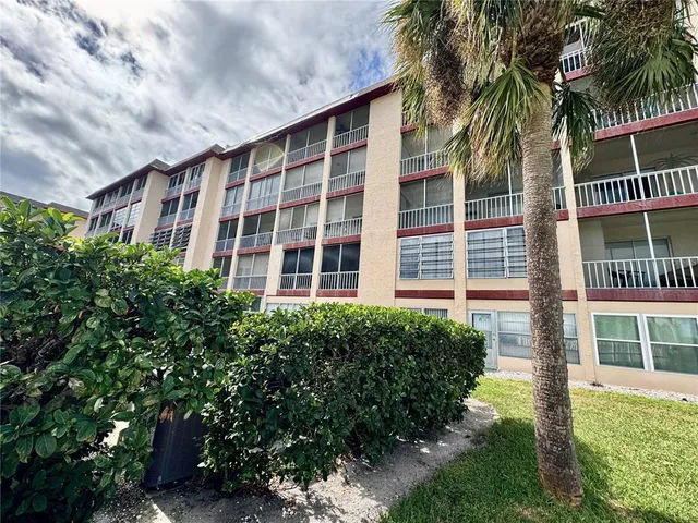 $125,000 | 3927 Lake Bayshore Drive, Unit F312, Bradenton, FL 34205