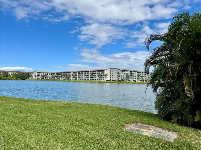 $125,000 | 3927 Lake Bayshore Drive, Unit F312, Bradenton, FL 34205