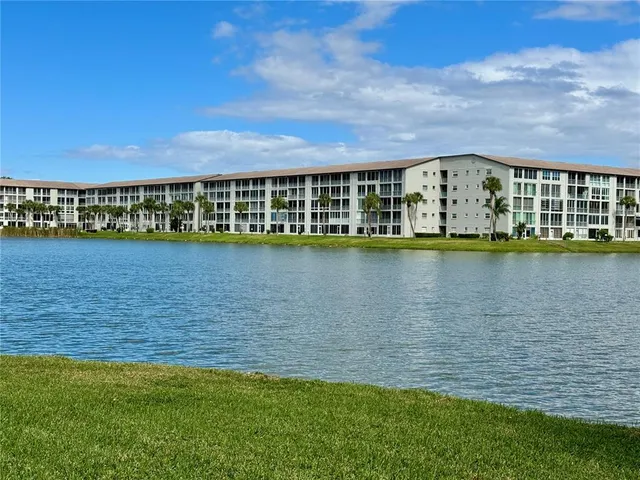 $125,000 | 3927 Lake Bayshore Drive, Unit F312, Bradenton, FL 34205