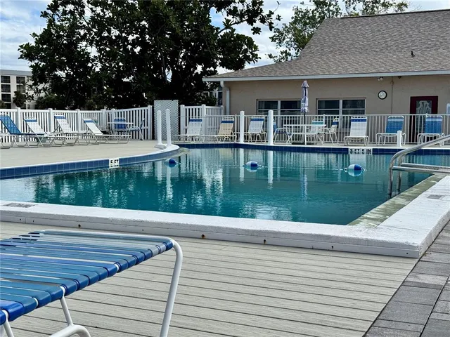 $125,000 | 3927 Lake Bayshore Drive, Unit F312, Bradenton, FL 34205