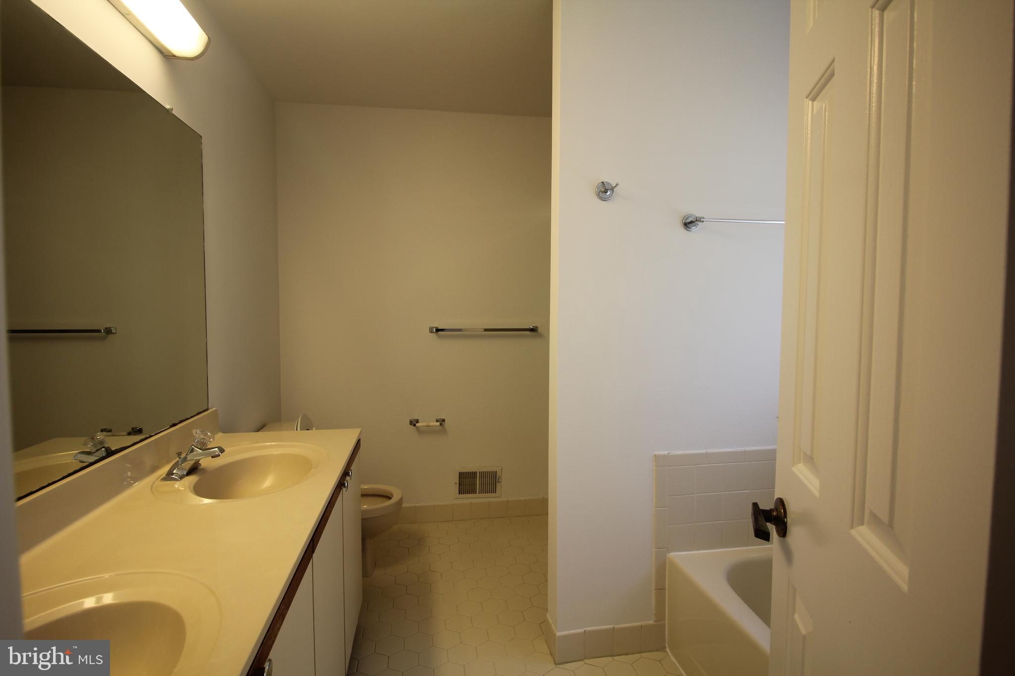 37 F Melrose Road Princeton, NJ 08540 - Photo 17 of 37 Primary Bedroom Full Bath