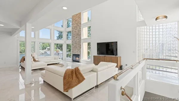 $1,890,000 | 149 Thornwood Circle, Sunrise Beach, MO 65079