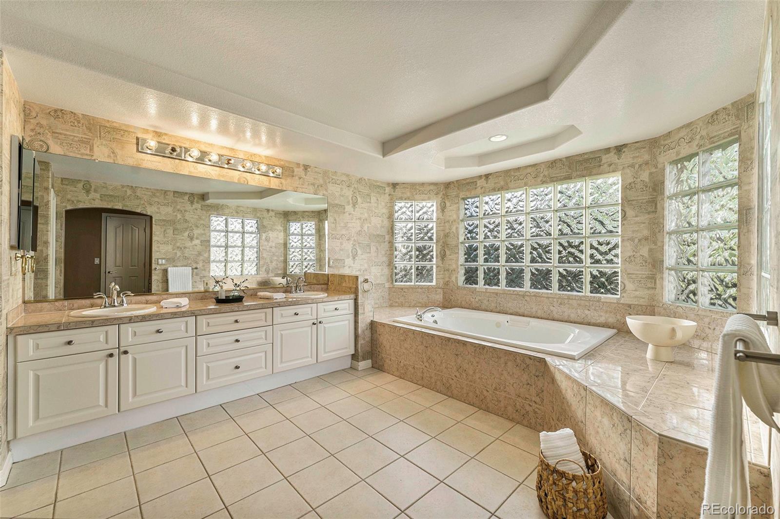3042 Wyecliff Way Highlands Ranch, CO 80126 - Photo 19 of 40 a large bathroom with a large tub and sink