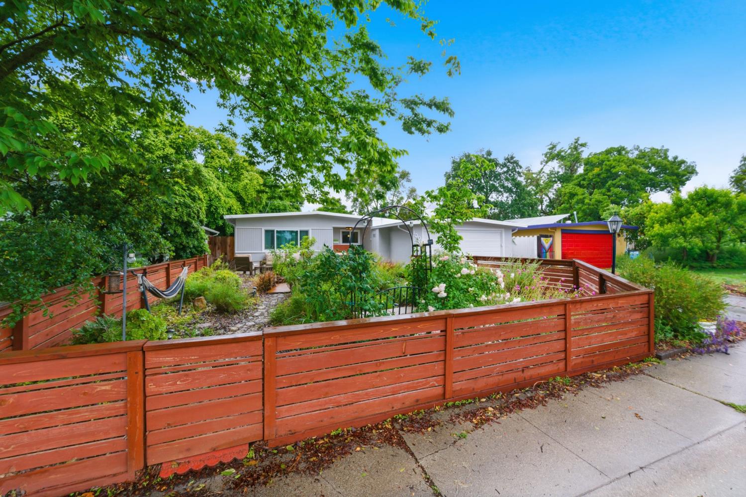 1301 Chestnut Lane Davis, CA 95616 - Photo 2 of 38