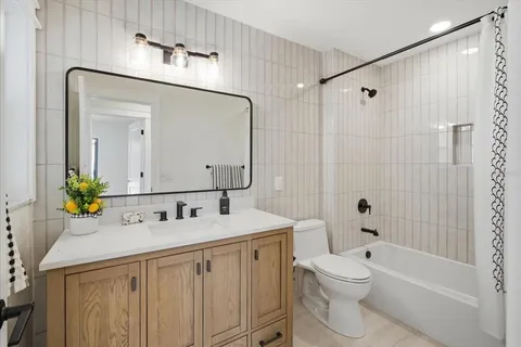 $1,735,000 | 608 Gladstone Lane, Holmes Beach, FL 34217