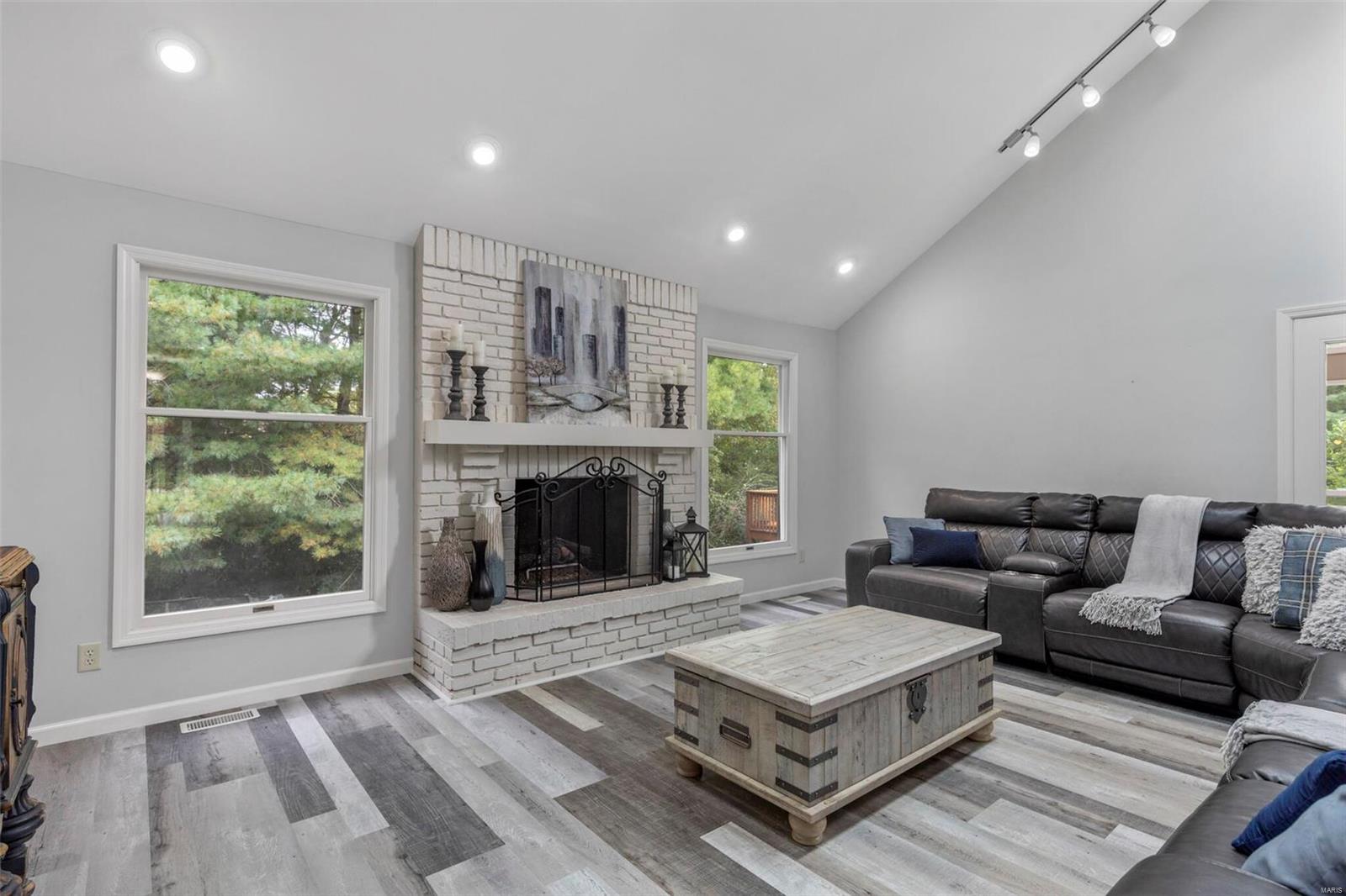 15939 Wetherburn Road Chesterfield, MO 63017 - Photo 11 of 54 Gallery Image 11