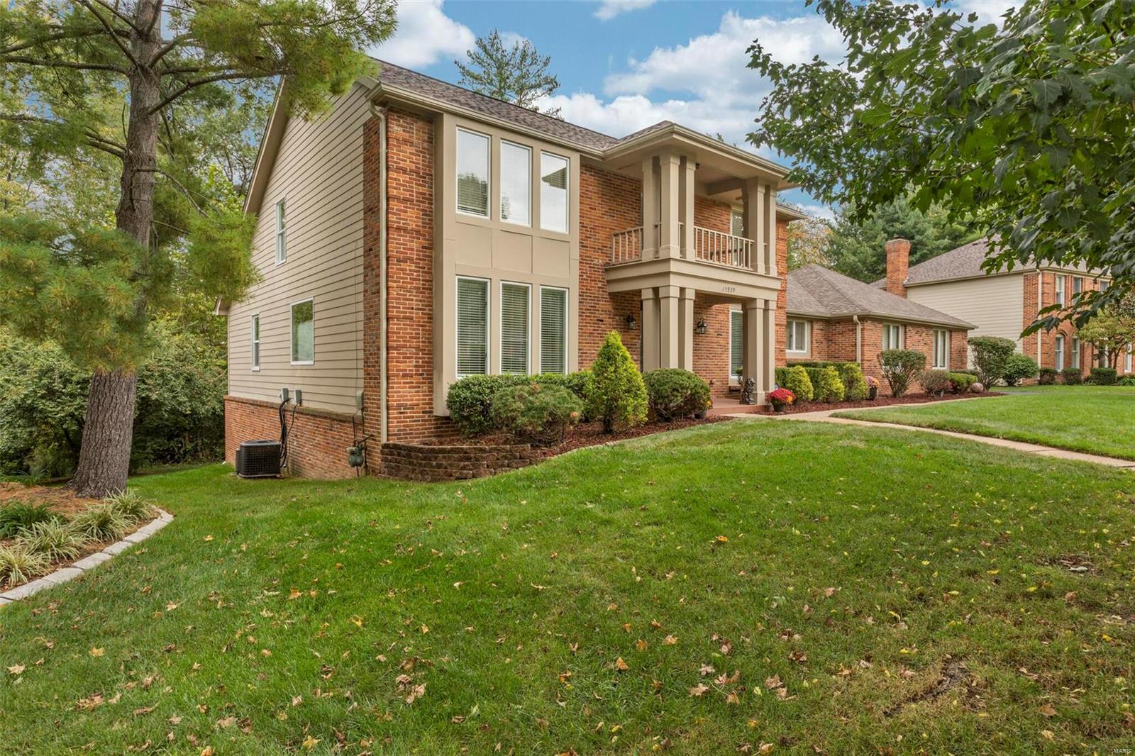 15939 Wetherburn Road Chesterfield, MO 63017 - Photo 3 of 54 Gallery Image 3