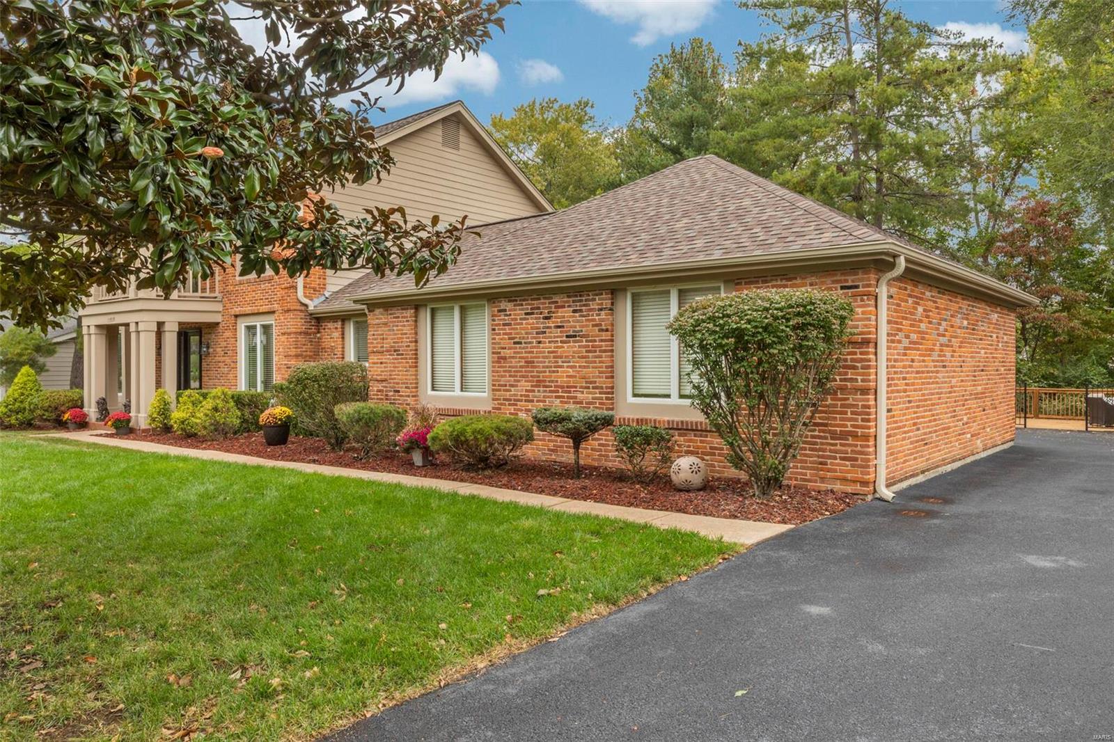 15939 Wetherburn Road Chesterfield, MO 63017 - Photo 4 of 54 Gallery Image 4