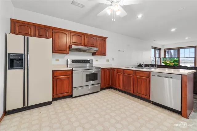 $995,000 | 675 White Pine Circle, Lake In The Hills, IL 60156