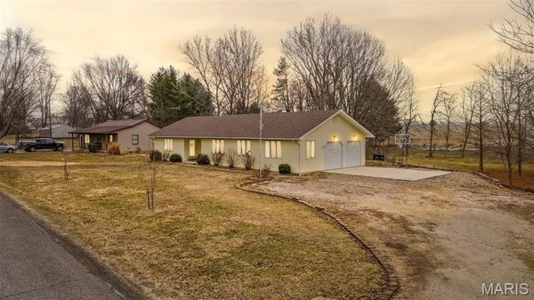 $249,000 | 1140 Brooklane Drive, Carrollton, IL 62016