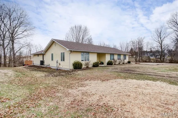 $244,000 | 1140 Brooklane Drive, Carrollton, IL 62016