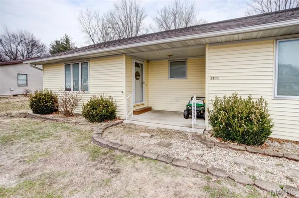 $244,000 | 1140 Brooklane Drive, Carrollton, IL 62016