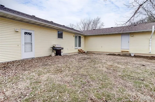 $244,000 | 1140 Brooklane Drive, Carrollton, IL 62016