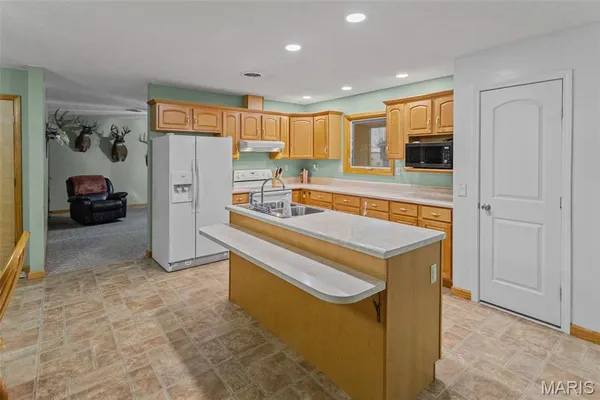 $244,000 | 1140 Brooklane Drive, Carrollton, IL 62016