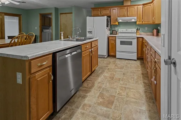 $244,000 | 1140 Brooklane Drive, Carrollton, IL 62016