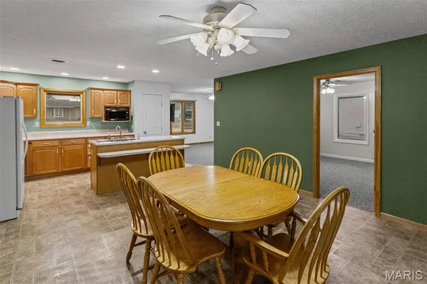 $244,000 | 1140 Brooklane Drive, Carrollton, IL 62016