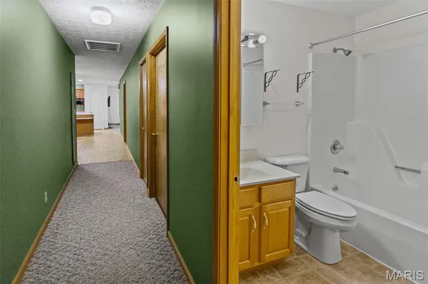 $244,000 | 1140 Brooklane Drive, Carrollton, IL 62016