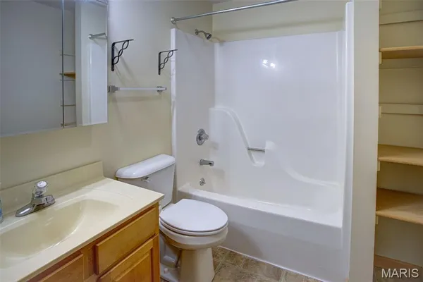 $244,000 | 1140 Brooklane Drive, Carrollton, IL 62016