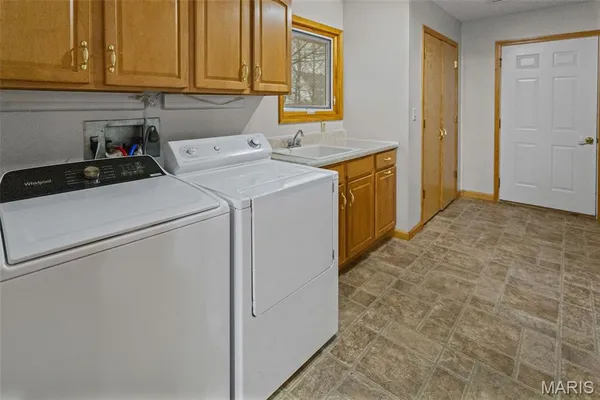 $244,000 | 1140 Brooklane Drive, Carrollton, IL 62016