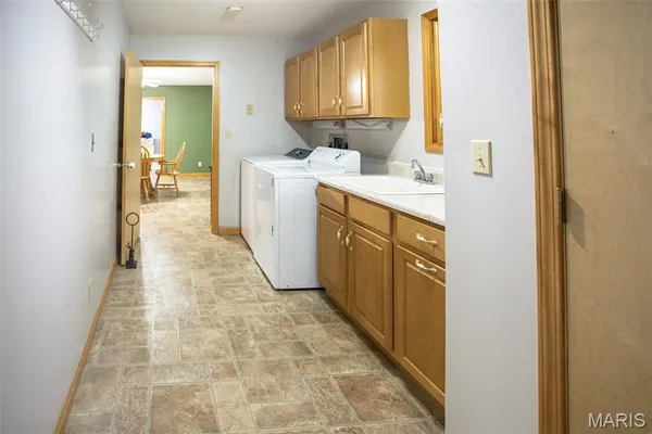 $244,000 | 1140 Brooklane Drive, Carrollton, IL 62016