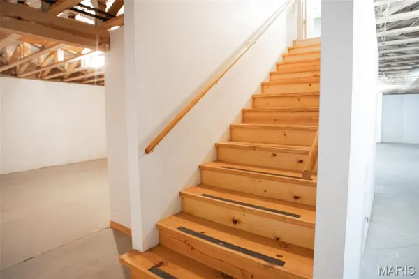 $244,000 | 1140 Brooklane Drive, Carrollton, IL 62016