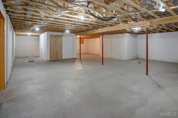 $244,000 | 1140 Brooklane Drive, Carrollton, IL 62016