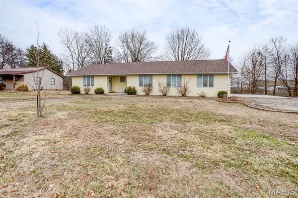 $244,000 | 1140 Brooklane Drive, Carrollton, IL 62016