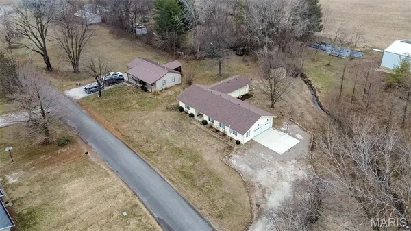 $244,000 | 1140 Brooklane Drive, Carrollton, IL 62016