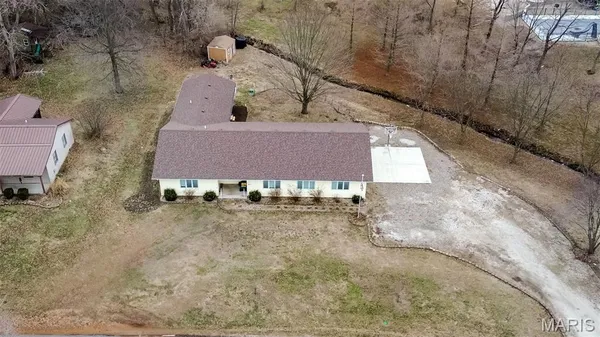 $244,000 | 1140 Brooklane Drive, Carrollton, IL 62016