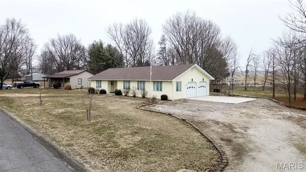 $244,000 | 1140 Brooklane Drive, Carrollton, IL 62016