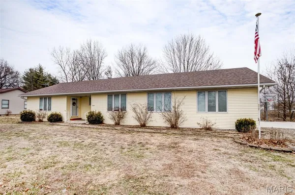 $244,000 | 1140 Brooklane Drive, Carrollton, IL 62016