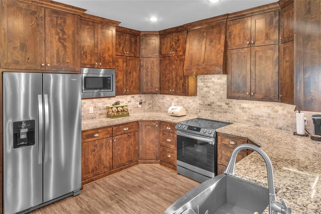 129 Oak Springs Loop Mabank, TX 75147 - Photo 8 of 32