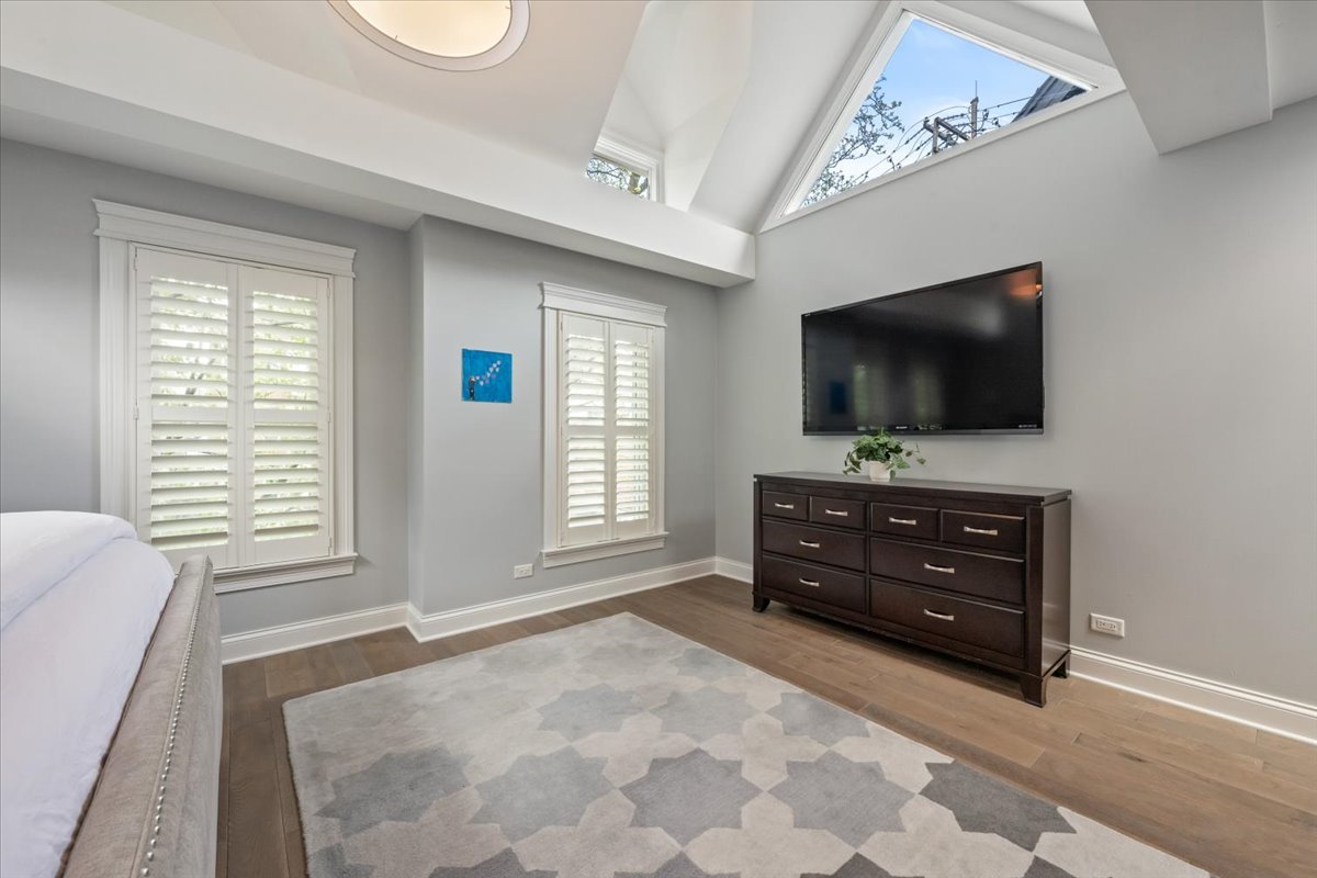1019 West George Street Chicago, IL 60657 - Photo 18 of 43
