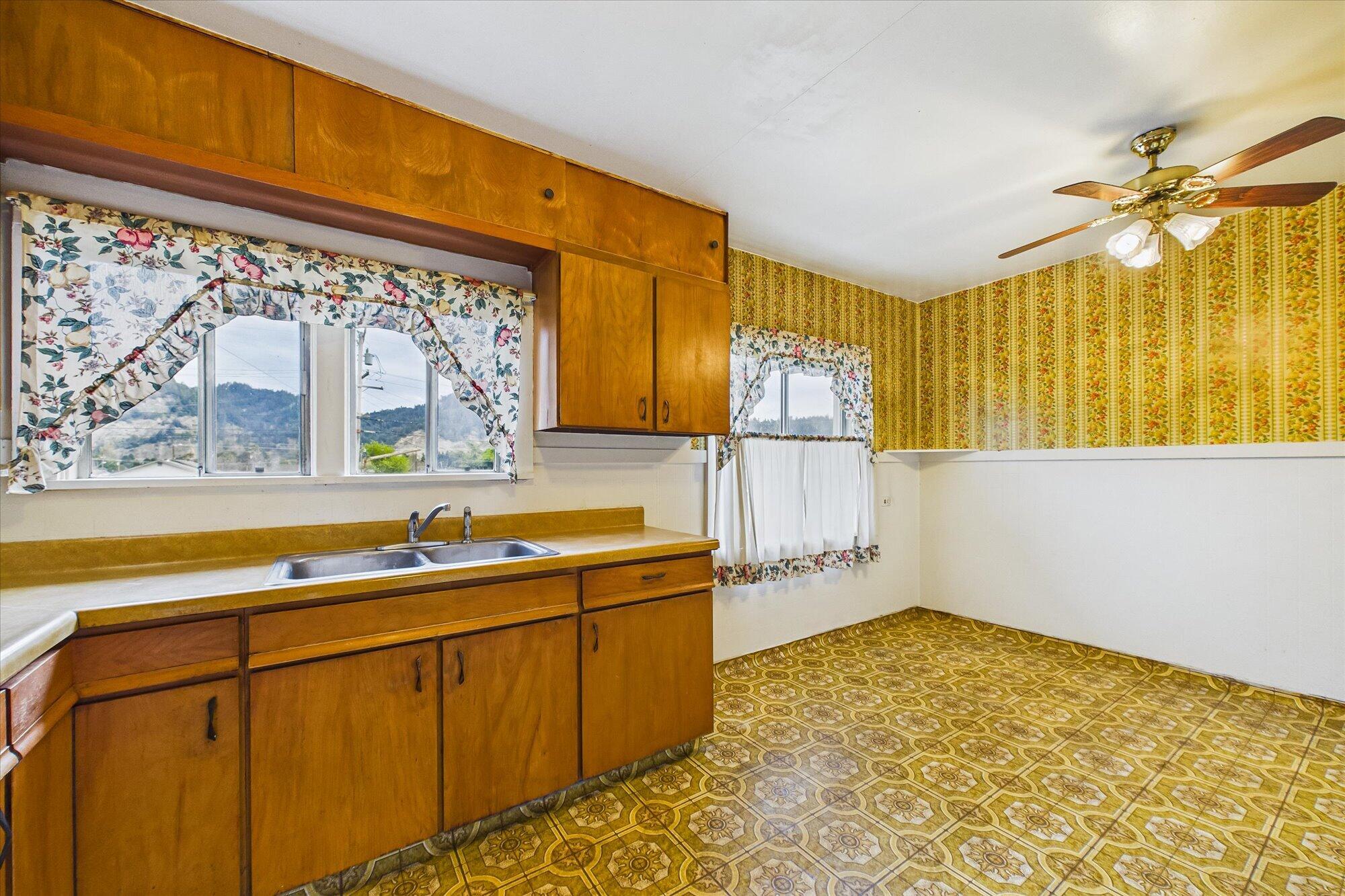125 Elm Street Rio Dell, CA 95562 - Photo 14 of 43