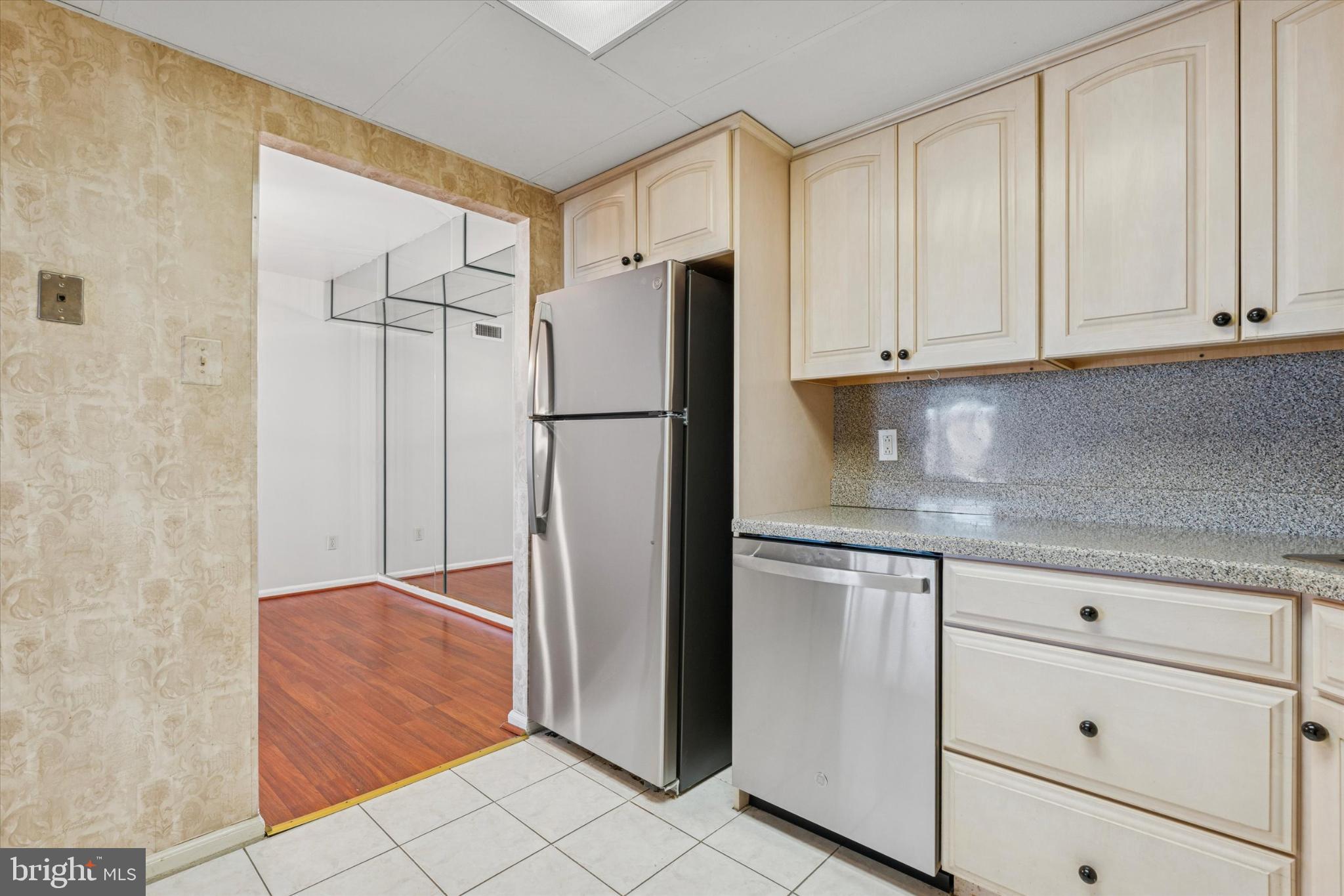 3204 Delaire Landing Road, Unit 3204 Philadelphia, PA 19114 - Photo 15 of 25 Modern kitchen with sleek appliances.
