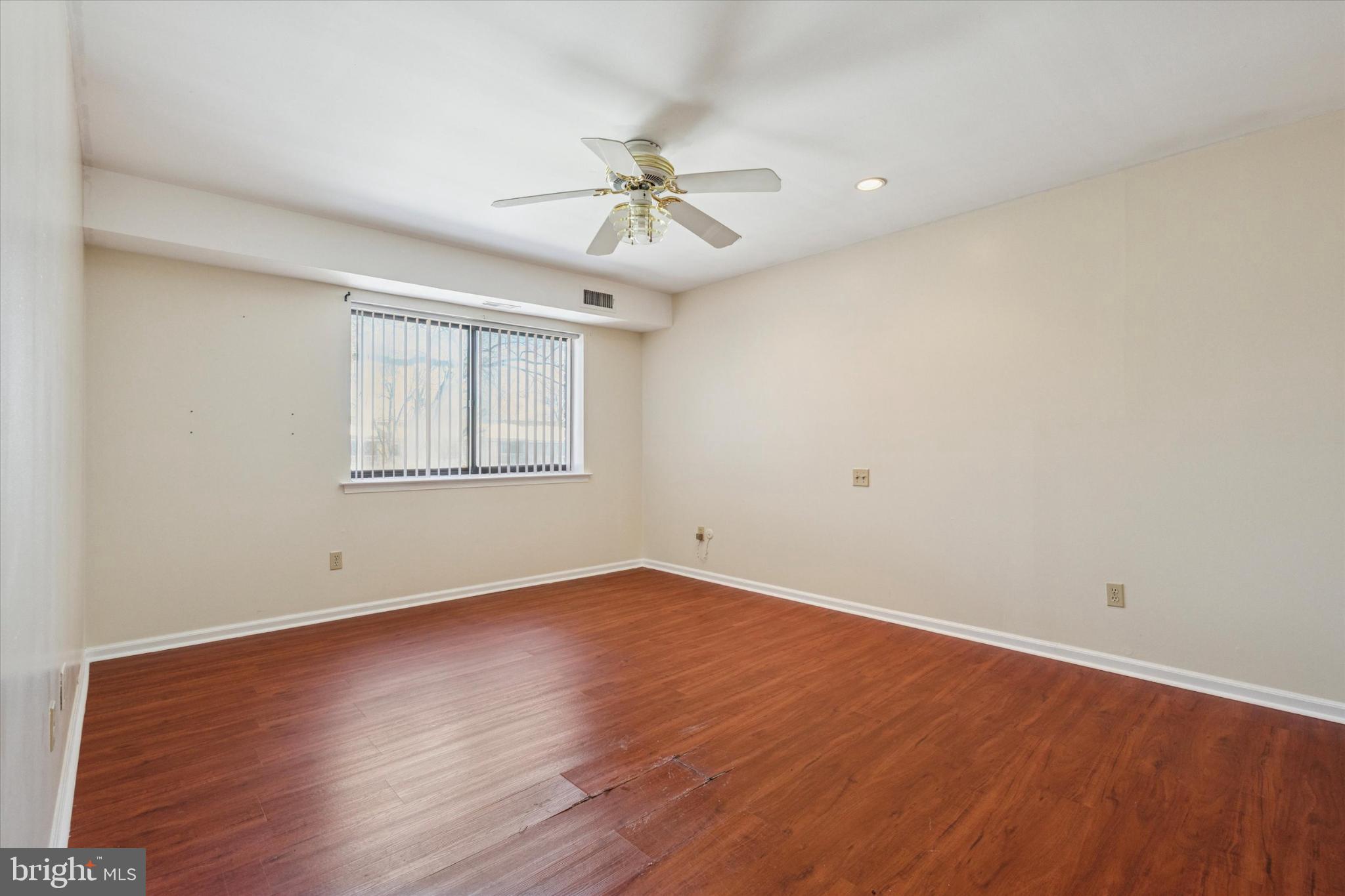 3204 Delaire Landing Road, Unit 3204 Philadelphia, PA 19114 - Photo 17 of 25 Spacious room with natural light and charm.