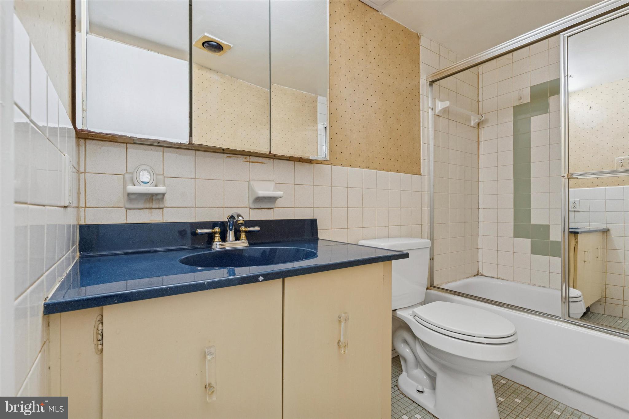 3204 Delaire Landing Road, Unit 3204 Philadelphia, PA 19114 - Photo 23 of 25 Charming bathroom with classic tile accents.