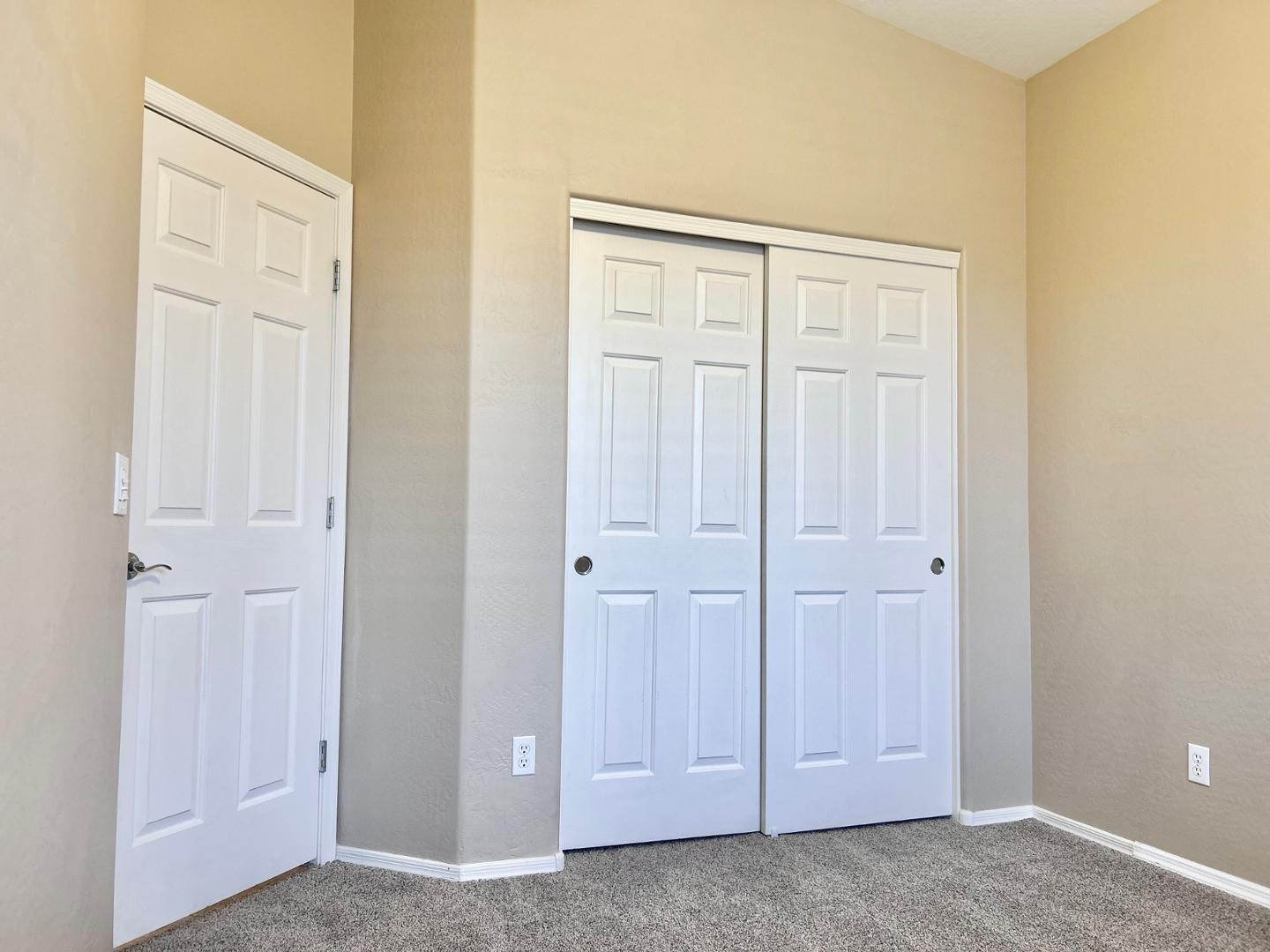 6660 East Roland Street Mesa, AZ 85215 - Photo 11 of 17 an empty room with window