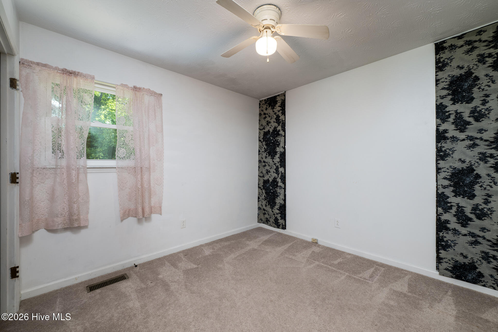 2013 Ridge Road New Bern, NC 28560 - Photo 26 of 42 Bedroom 3