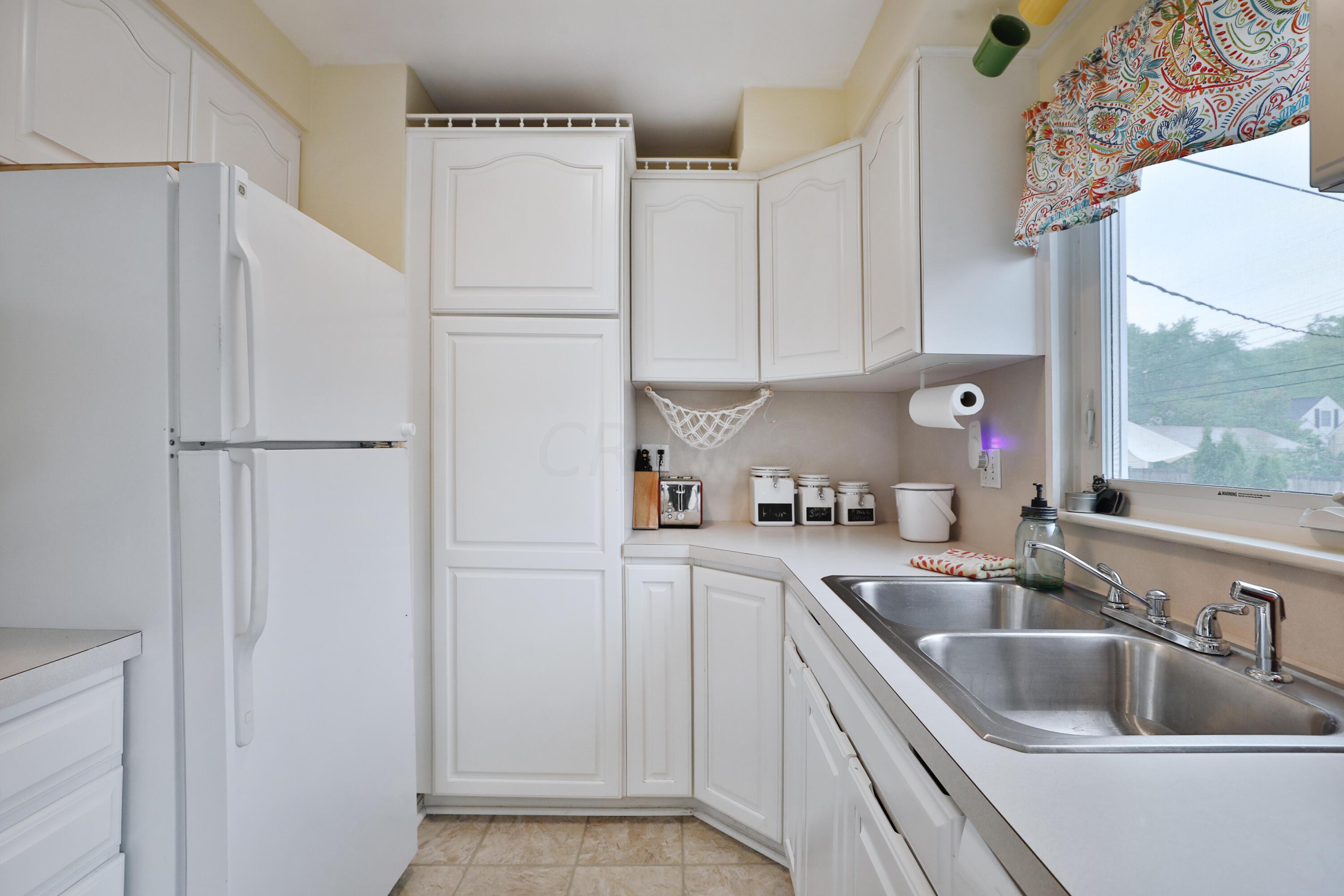 562 Northridge Road Columbus, OH 43214 - Photo 12 of 45 Kitchen