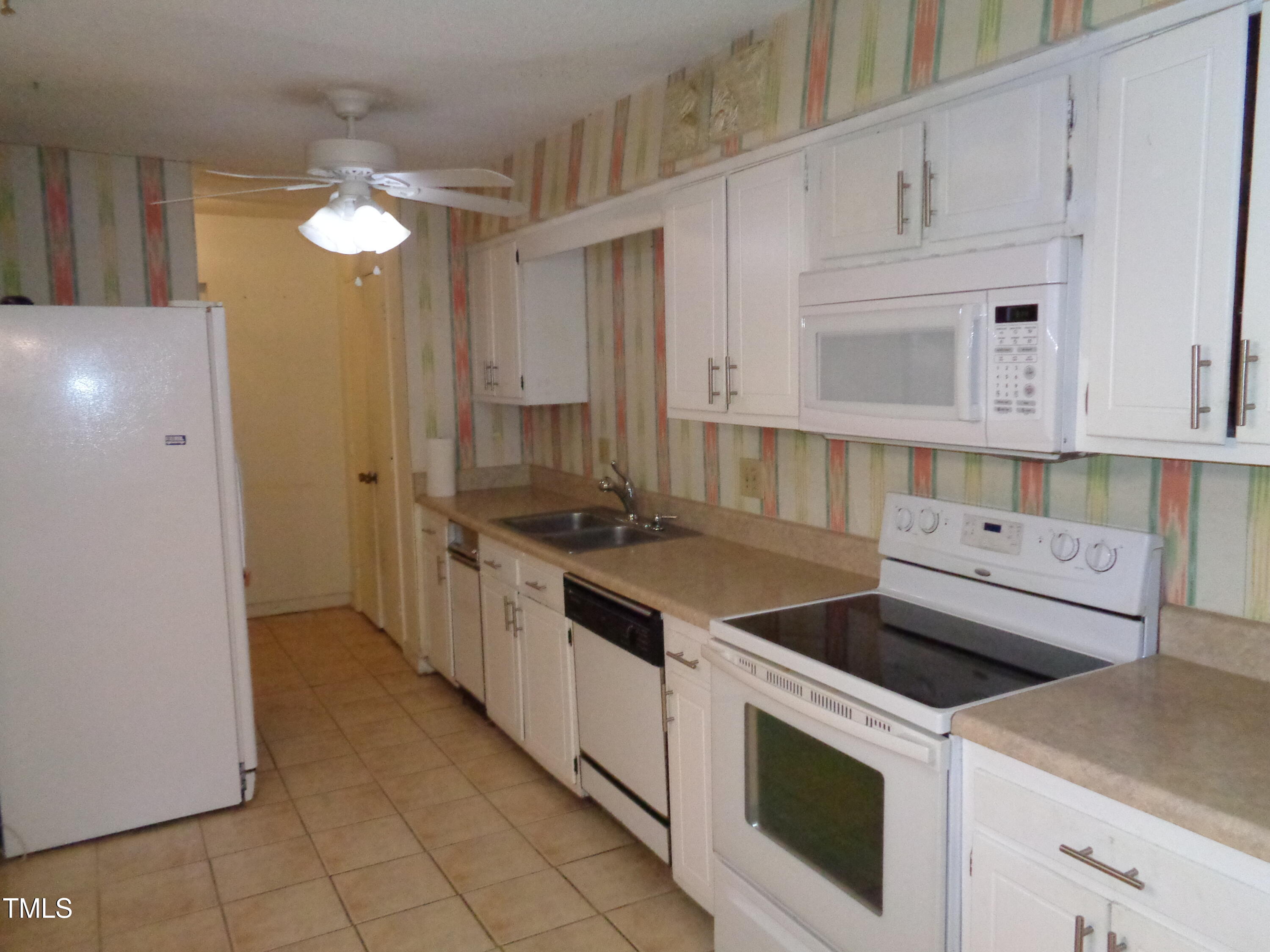 626 Pine Ridge Place Raleigh, NC 27609 - Photo 5 of 15 Kitchen