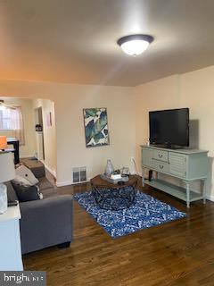 3004 Heather Road Folcroft, PA 19032 - Photo 4 of 21 Spacious Family Room