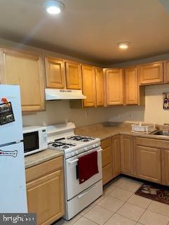 3004 Heather Road Folcroft, PA 19032 - Photo 7 of 21 Kitchen with Gas Oven/Range