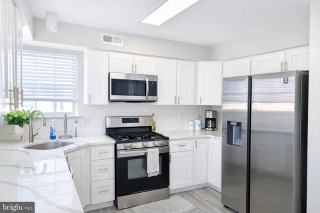 $500,000 | 11 Dryden Drive, Burlington, NJ 08016