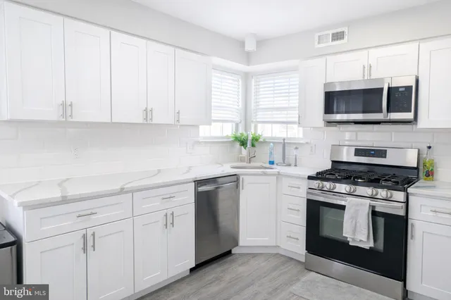 $500,000 | 11 Dryden Drive, Burlington, NJ 08016