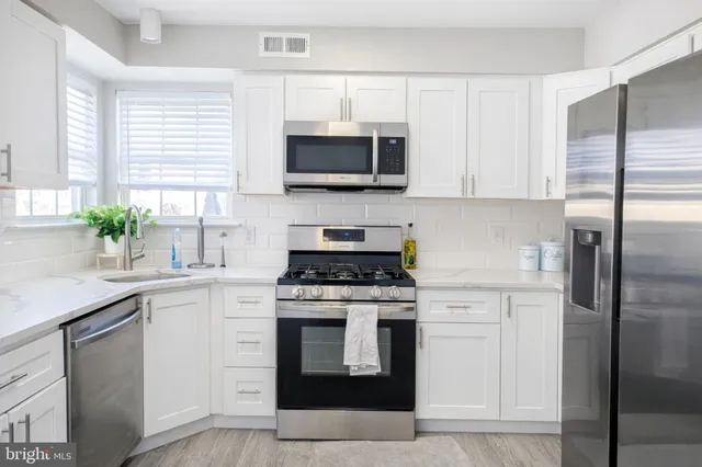 $500,000 | 11 Dryden Drive, Burlington, NJ 08016