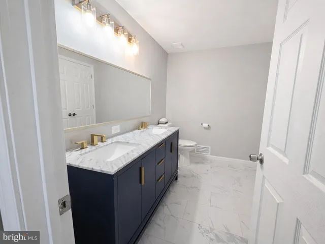 $500,000 | 11 Dryden Drive, Burlington, NJ 08016