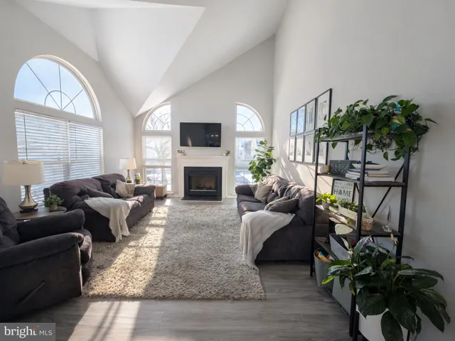 $500,000 | 11 Dryden Drive, Burlington, NJ 08016