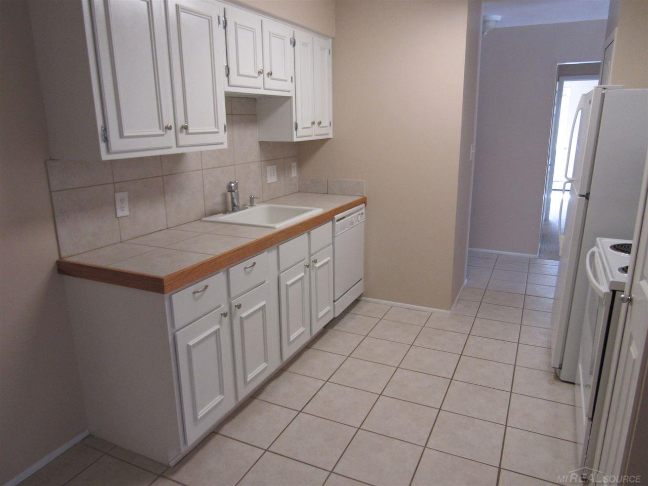 763 West Maple Road Clawson, MI 48017 - Photo 19 of 36 31261299-18.JPG