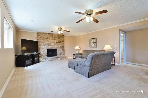 $650,000 | 1123 Juniper Parkway, Libertyville, IL 60048